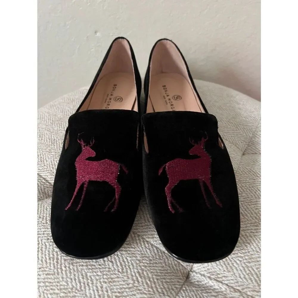 EUC Sonja Morgan Black Velvet Loafer Burgundy Deer Embroidery in 7.5